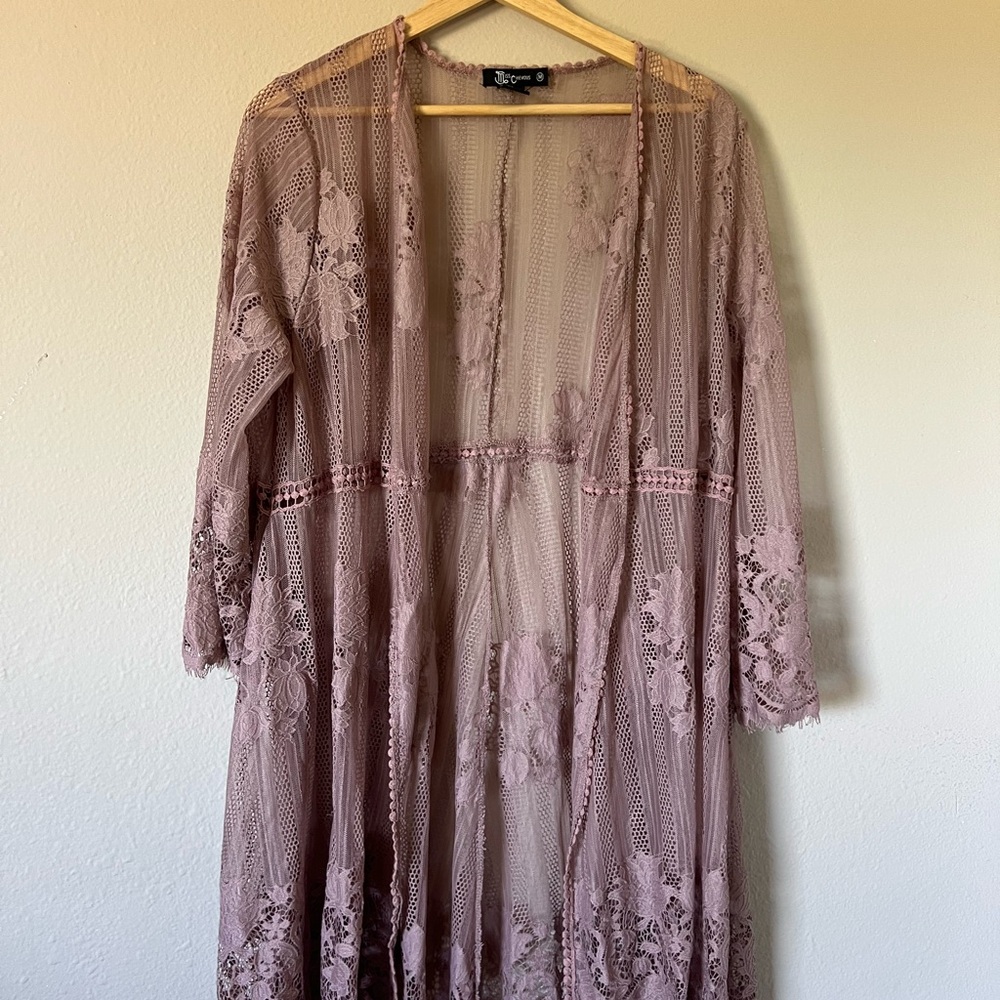 Elegant Lace Robe in Mauve